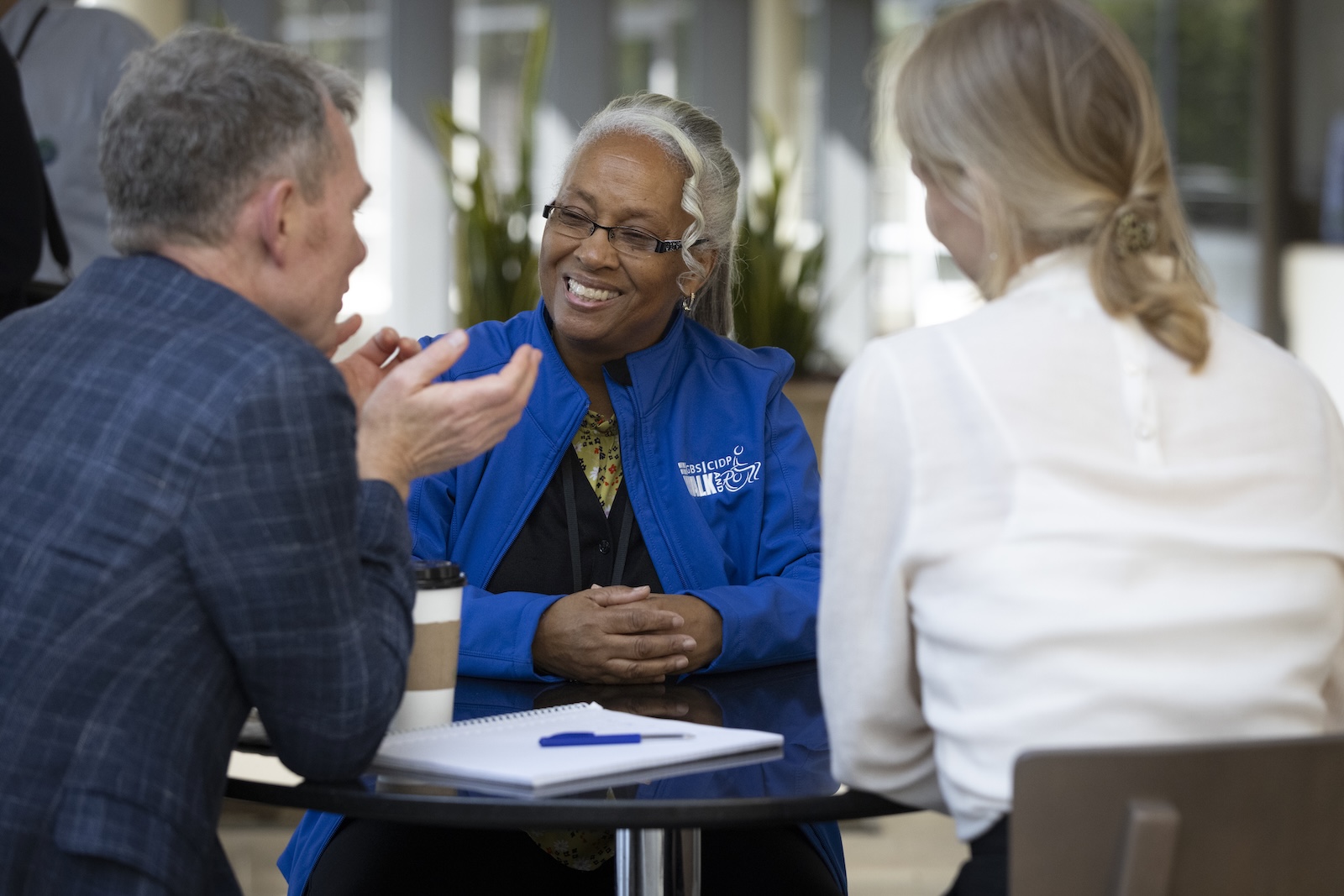 A specialist talks to a couple